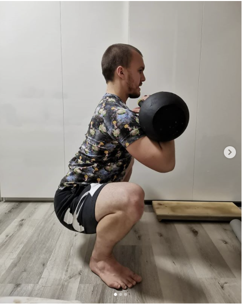 Co dělat, když vás při dřepu bolí kolena nebo záda?